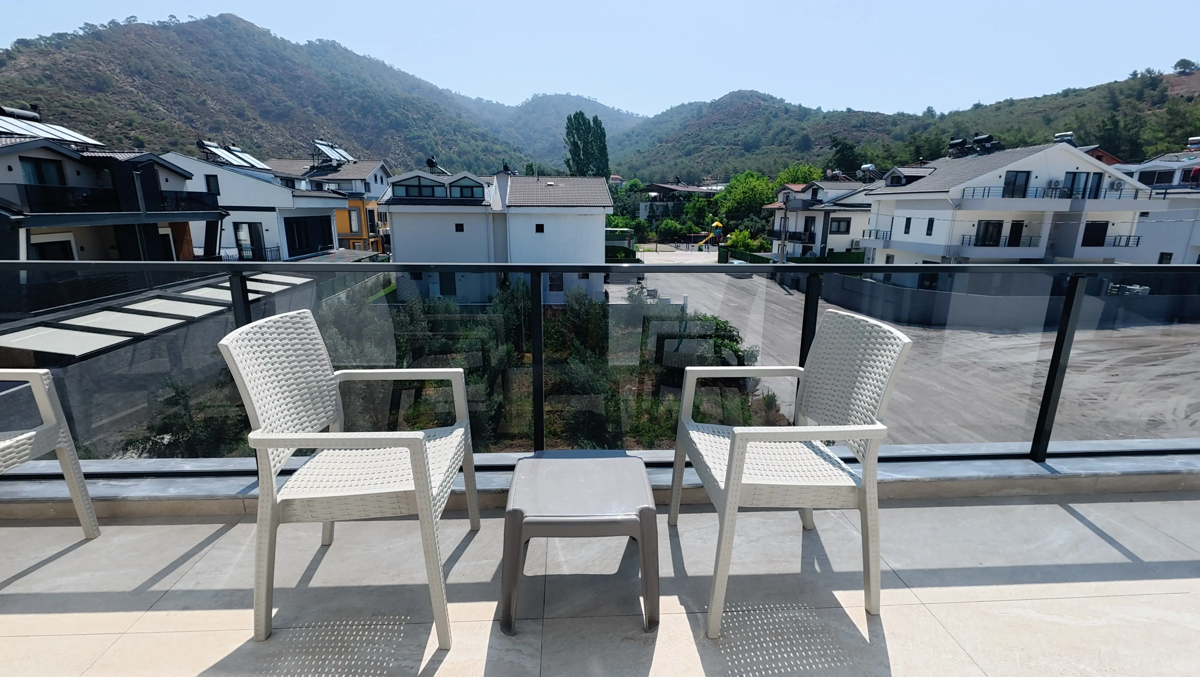 Villanın ön cephesinden dış görünüm