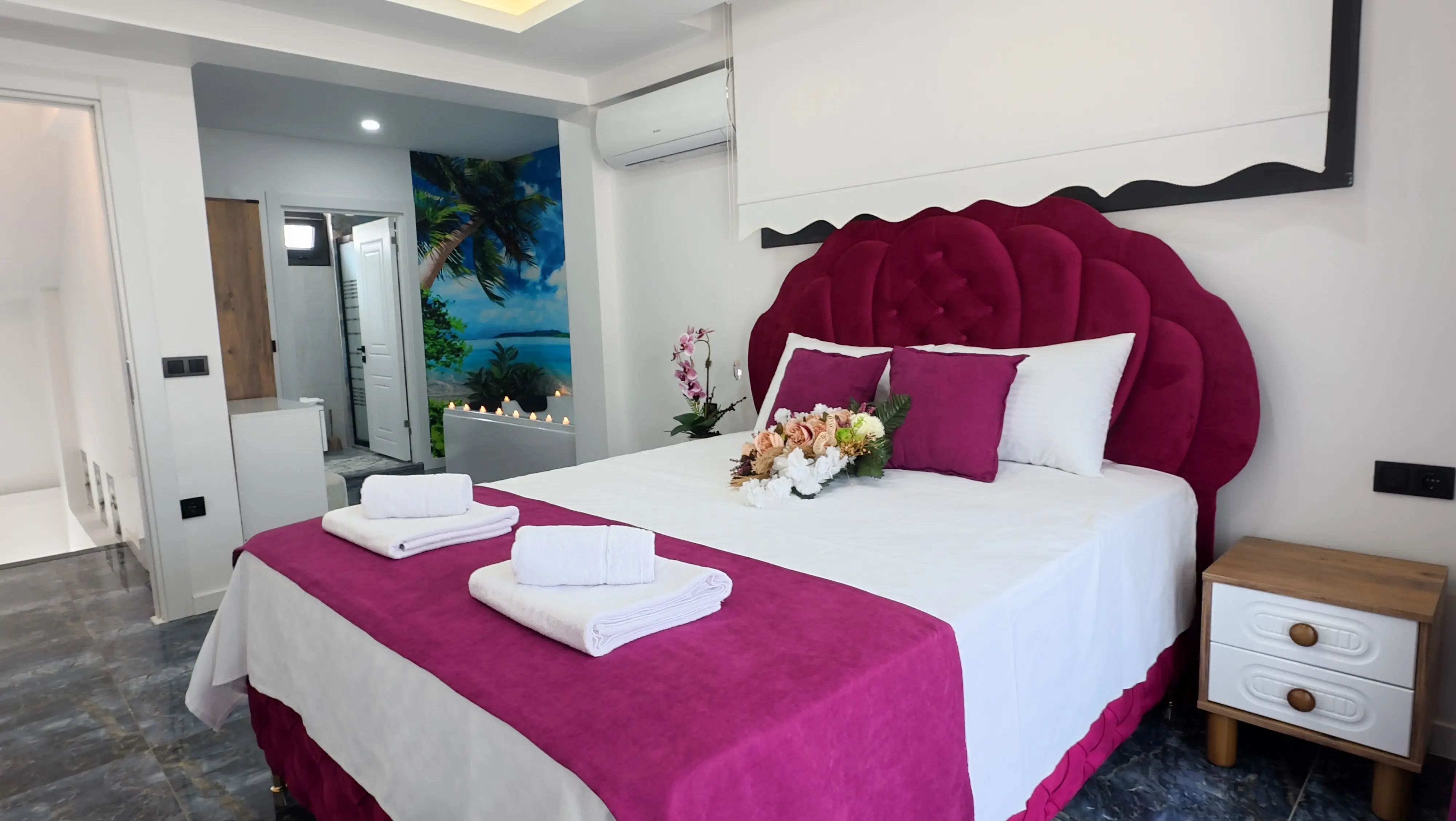 Yatak Odası 1 (Pembe Oda) - Villa Karakaya'da oda galerisi, Fethiye lüks villa fotoğrafları